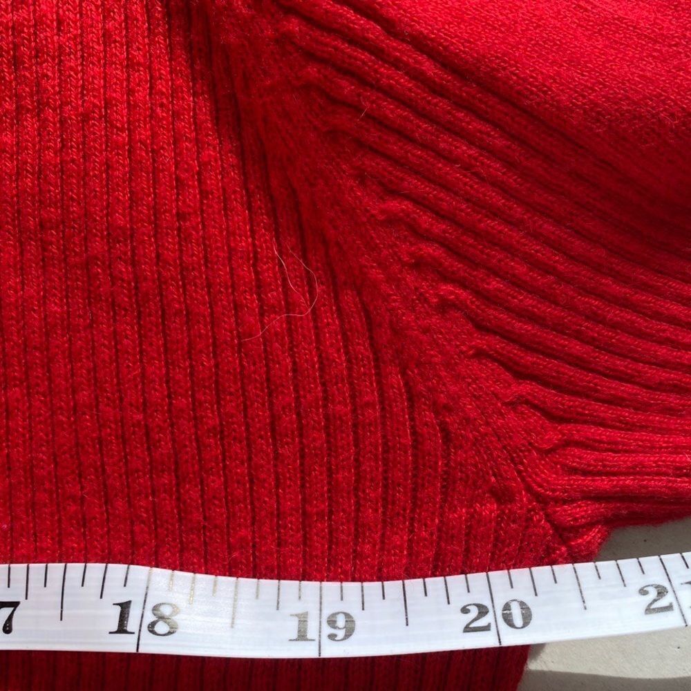 Express Ladies Red Sweater Size L. - Picture 6 of 10